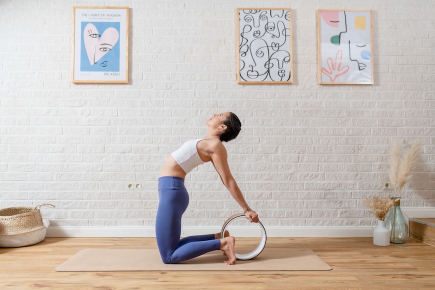 Kamel mit dem Yoga Wheel
