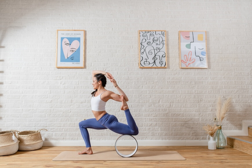 Taube mit dem Yoga Wheel