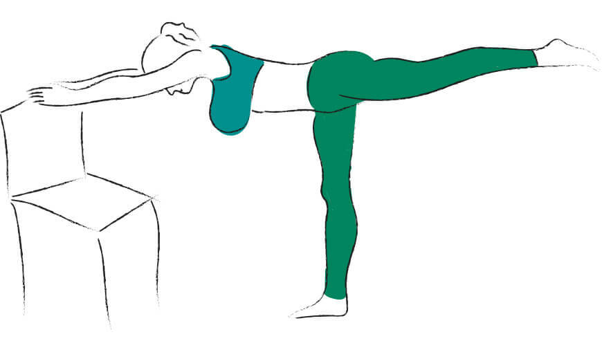 Virabhadrasana III Variante mit Stuhl