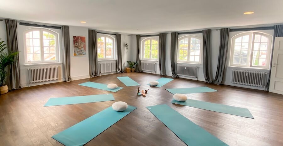 YogaEasy Yogaraum Hamburg Hoheluft – großer Raum zum Mieten
