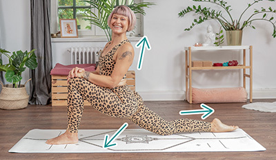 Tiefer Ausfallschritt mit Knie am Boden Anjaneyasana