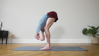 Yoga Video Yogatherapie für die Halswirbelsäule (auch bei Bandscheibenvorfall geeignet)