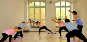 Yoga für Anfänger:innen: Basis schaffen - die Reise beginnt.