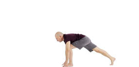 ashva sancalanasana aus uttanasana (Ausfallschritt aus der Vorbeuge)