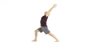virabhadrasana I rückgebeugt aus parsvottanasana (Krieger I rückgebeugt aus der Pyramidenstellung)