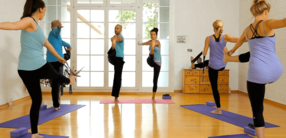 Stehender Vinyasa Flow für Geübte