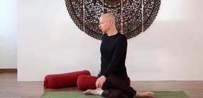 Yin Yoga am Abend: Mit Twists zur Entgiftung von Geist und Körper
