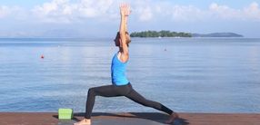 Morgen-Yoga: Lange Beine, fester Bauch